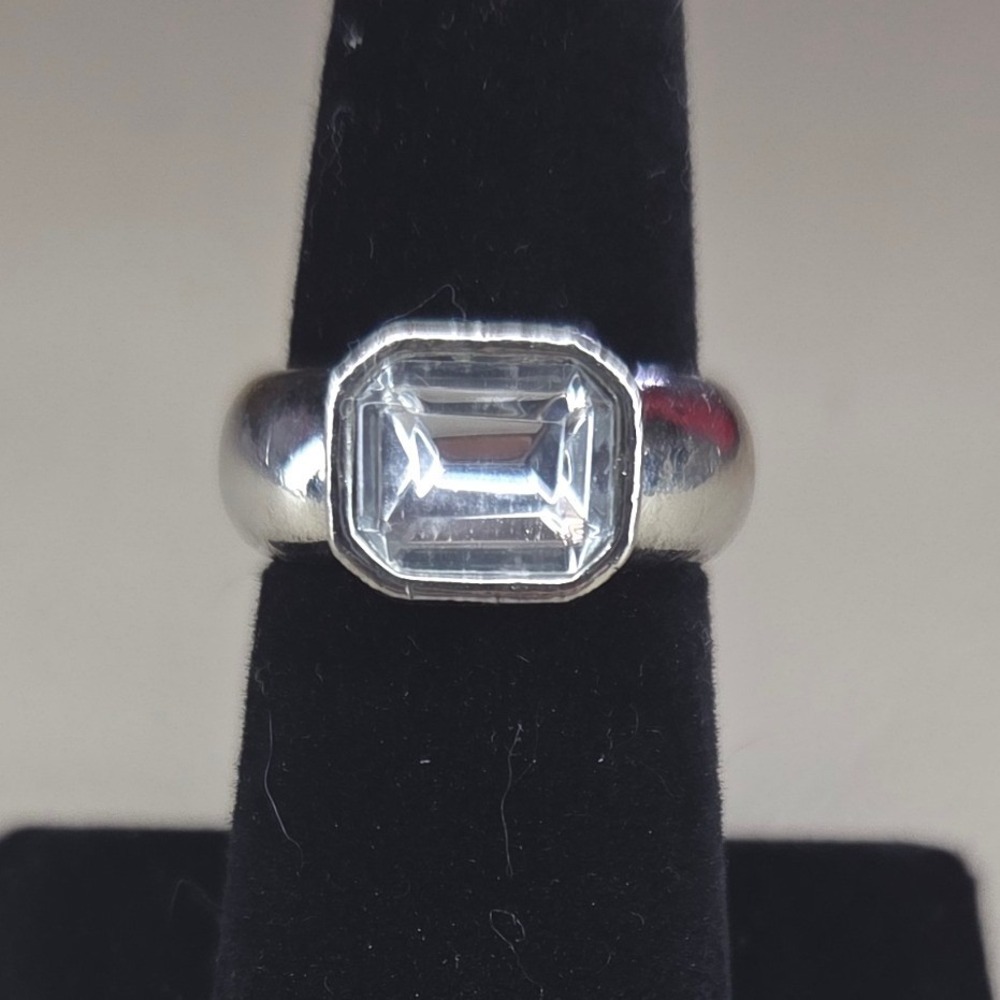 Silver Tone Emerald Cut Clear Crystal Bezel Set Statement Ring Size 7.5 0387